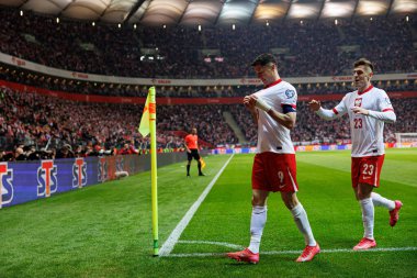 Robert Lewandowski ve Krzysztof Piatek, PGE Narodowy 'de (Maciej Rogowski) Polonya ve Litvanya milli takımları arasındaki Dünya Kupası 2026 Avrupa Ön eleme maçında gol attıktan sonra kutlama yaparken görüldü.)