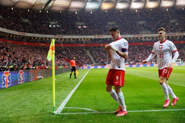 Robert Lewandowski ve Krzysztof Piatek, PGE Narodowy 'de (Maciej Rogowski) Polonya ve Litvanya milli takımları arasındaki Dünya Kupası 2026 Avrupa Ön eleme maçında gol attıktan sonra kutlama yaparken görüldü.)