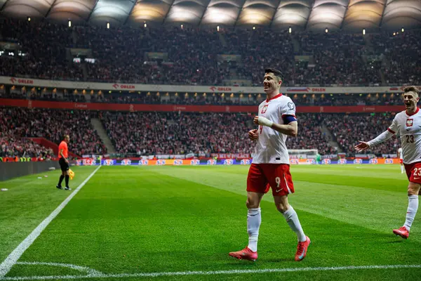 Robert Lewandowski, PGE Narodowy (Maciej Rogowski) 'de Polonya ve Litvanya milli takımları arasındaki Dünya Kupası 2026 Avrupa ön eleme maçında gol attıktan sonra kutlama yaparken görüldü.)