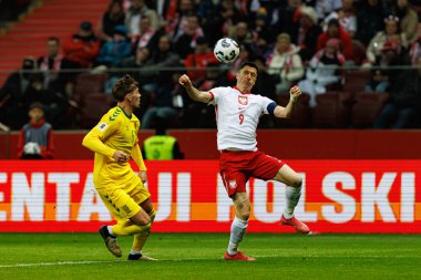 Kipras Kazukolovas ve Robert Lewandowski, 2026 Dünya Kupası 'nda Polonya ve Litvanya milli takımları arasında PGE Narodowy (Maciej Rogowski)