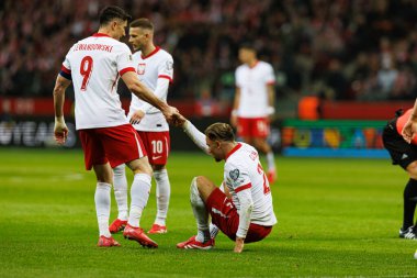 Robert Lewandowski Matty Cash, 2026 Dünya Kupası 'nda Polonya ve Litvanya milli takımları arasında PGE Narodowy (Maciej Rogowski)