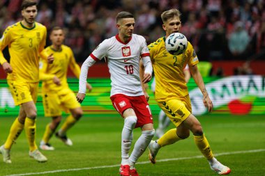 Sebastian Szymanski ve Artemijus Tutyskin, 2026 Dünya Kupası 'nda Polonya ve Litvanya milli takımları arasında PGE Narodowy (Maciej Rogowski)