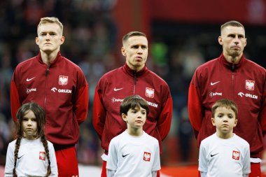 Karol Swiderski, Przemyslaw Frankowski ve Jakub Piotrowski, 2026 Dünya Kupası 'nda Polonya ve Litvanya milli takımları arasında PGE Narodowy' de oynanan Avrupa eleme maçında görüldü (Maciej Rogowski)