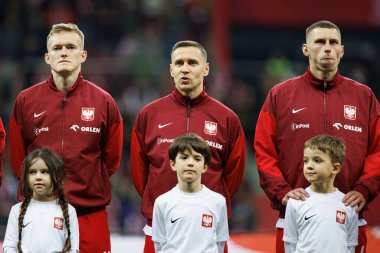 Karol Swiderski, Przemyslaw Frankowski ve Jakub Piotrowski, 2026 Dünya Kupası 'nda Polonya ve Litvanya milli takımları arasında PGE Narodowy' de oynanan Avrupa eleme maçında görüldü (Maciej Rogowski)