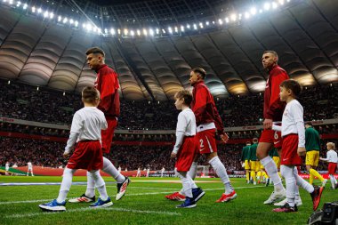 Kamil Piatkowski, Matty Cash ve Jakub Piotrowski, 2026 Dünya Kupası 'nda Polonya ve Litvanya milli takımları arasında PGE Narodowy' da oynanan Avrupa eleme maçı sırasında görüldü (Maciej Rogowski)