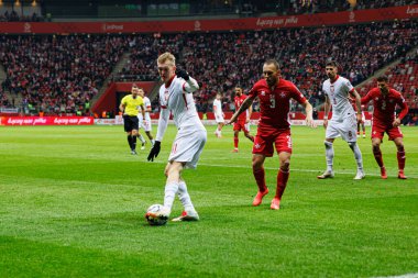 Karol Swiderski ve Ryan Camenzuli, 2026 Dünya Kupası eleme maçında Polonya ve Malta milli takımları arasında PGE Narodowy (Maciej Rogowski)