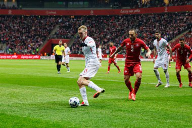 Karol Swiderski ve Ryan Camenzuli, 2026 Dünya Kupası eleme maçında Polonya ve Malta milli takımları arasında PGE Narodowy (Maciej Rogowski)