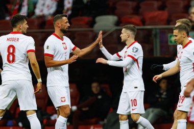 Mateusz Wieteska ve Sebastian Szymanski, 2026 Dünya Kupası eleme maçında Polonya ve Malta milli takımları arasında PGE Narodowy (Maciej Rogowski)