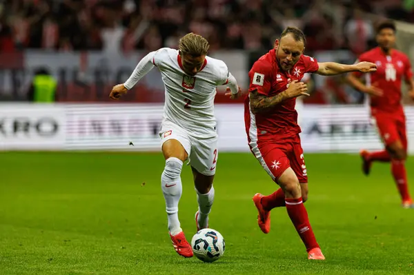 Matty Cash ve Ryan Camenzuli, 2026 Dünya Kupası eleme maçında Polonya ve Malta milli takımları arasında PGE Narodowy 'da görüldü (Maciej Rogowski)