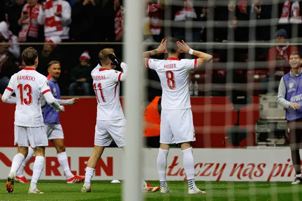 Karol Swiderski ve Jakub Moder, PGE Narodowy 'de (Maciej Rogowski) Polonya ve Malta milli takımları arasında oynanan 2026 Dünya Kupası ön eleme maçında gol attıktan sonra kutlama yaparken görüldü.)