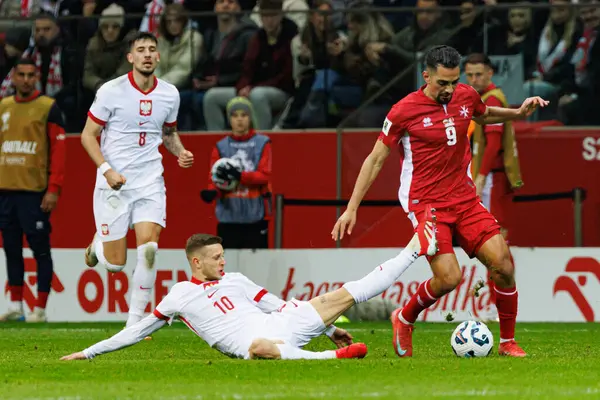 Sebastian Szymanski ve Ylyas Chouaref, 2026 Dünya Kupası eleme maçında Polonya ve Malta milli takımları arasında PGE Narodowy 'da görüldü (Maciej Rogowski)