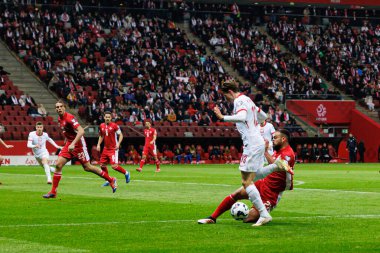 Zach Muscat ve Jakub Kaminski, 2026 Dünya Kupası eleme maçında Polonya ve Malta milli takımları arasında PGE Narodowy 'da görüldü (Maciej Rogowski)
