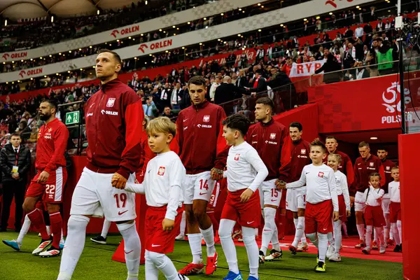Przemyslaw Frankowski, Jakub Kiwior ve Kamil Piatkowski, 2026 Dünya Kupası eleme maçında Polonya ve Malta milli takımları arasında PGE Narodowy 'de görüldü (Maciej Rogowski)