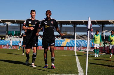 Andrian Kraev ve Duplexe Tchamba, Estadio Belediyesi Rio Maior 'daki Casa Pia ve Rio Ave FC takımları arasındaki Liga Portekiz maçında gol attıktan sonra kutlama yaparken görüldü (Maciej Rogowski)