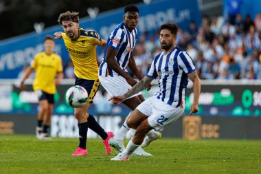 Jordan Holsgrove ve Alan Varela, Liga Portekiz maçı sırasında Estoril Praia ve FC Porto takımları arasında Estadio Antonio Coimbra da Mota (Maciej Rogowski)