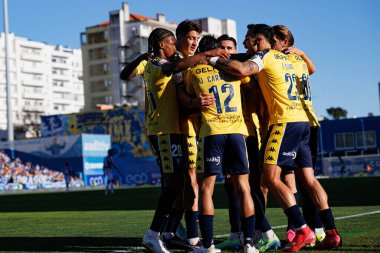 Estoril 'in oyuncuları Liga Portekiz maçı sırasında Yanis Begraoui' nin Estadio Antonio Coimbra da Mota 'daki GD Estoril Praia ve FC Porto takımları arasında attığı golü kutlarken görülüyor (Maciej Rogowski)