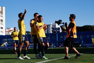 Estoril 'in oyuncuları Liga Portekiz maçı sırasında Yanis Begraoui' nin Estadio Antonio Coimbra da Mota 'daki GD Estoril Praia ve FC Porto takımları arasında attığı golü kutlarken görülüyor (Maciej Rogowski)