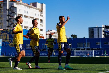 Estoril 'in oyuncuları Liga Portekiz maçı sırasında Yanis Begraoui' nin Estadio Antonio Coimbra da Mota 'daki GD Estoril Praia ve FC Porto takımları arasında attığı golü kutlarken görülüyor (Maciej Rogowski)