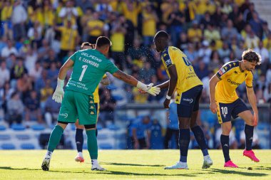 Kevin Chamorro ve Kevin Boma Liga Portekiz maçı sırasında Estoril Praia ve FC Porto takımları arasında Estadio Antonio Coimbra da Mota (Maciej Rogowski)