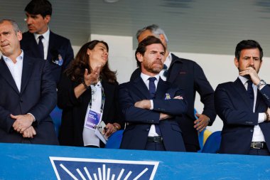 Andre Villas Boas, Liga Portekiz maçı sırasında Estoril Praia ve FC Porto takımları arasında Estadio Antonio Coimbra da Mota 'da görüldü (Maciej Rogowski)
