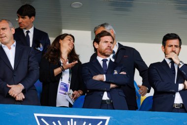 Andre Villas Boas, Liga Portekiz maçı sırasında Estoril Praia ve FC Porto takımları arasında Estadio Antonio Coimbra da Mota 'da görüldü (Maciej Rogowski)