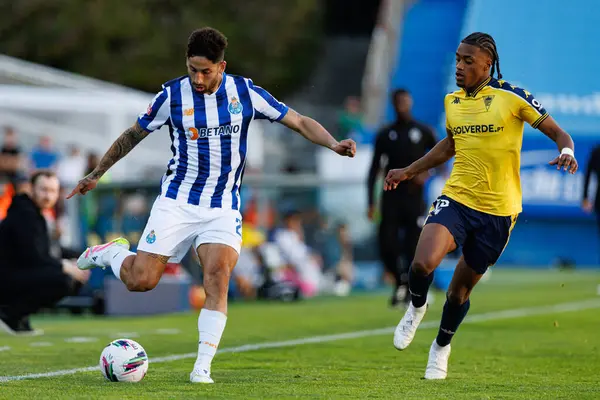 Alan Varela ve Wagner Pina Liga Portekiz maçı sırasında Estoril Praia ve FC Porto takımları arasında Estadio Antonio Coimbra da Mota (Maciej Rogowski)