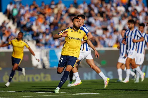 Yanis Begraoui, Liga Portekiz maçında GD Estoril Praia ve FC Porto takımları arasında Estadio Antonio Coimbra da Mota (Maciej Rogowski)
