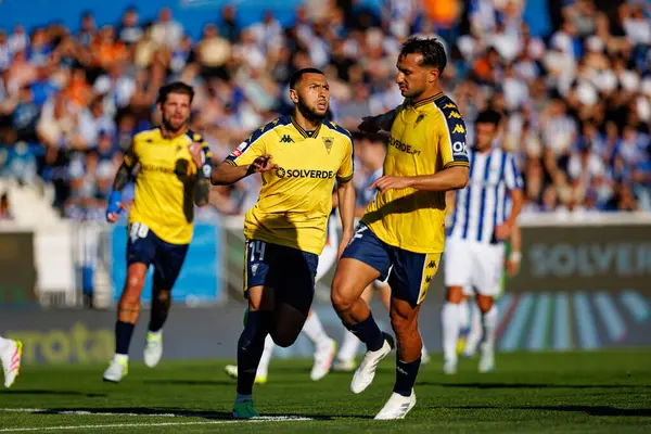 Yanis Begraoui, Liga Portekiz maçında GD Estoril Praia ve FC Porto takımları arasında Estadio Antonio Coimbra da Mota (Maciej Rogowski)