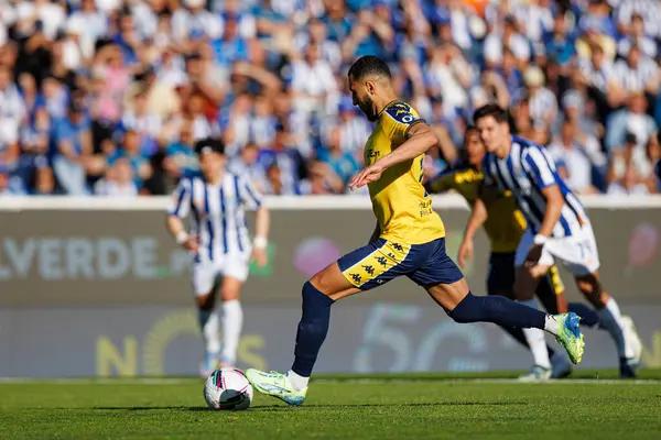 Yanis Begraoui, Liga Portekiz maçı sırasında Estoril Praia ve FC Porto takımları arasında Estadio Antonio Coimbra da Mota (Maciej Rogowski)