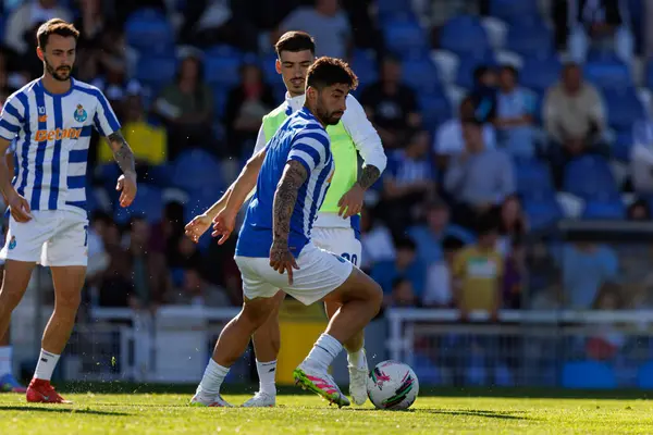 Alan Varela Liga Portekiz maçı sırasında Estoril Praia ve FC Porto takımları arasında Estadio Antonio Coimbra da Mota 'da görüldü (Maciej Rogowski)