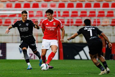 Diogo Almeida ve Goncalo Oliveira, Liga Portekiz 2 maçında SL Benfica B ve Academico de Viseu FC takımları arasında görüldü.