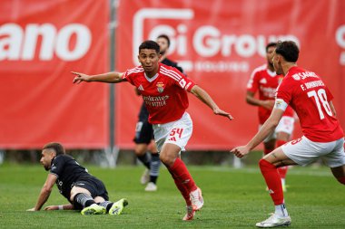 Francisco Neto, Liga Portekiz 2 maçında SL Benfica B ve Academico de Viseu FC takımları arasında atılan golü kutlarken görüldü.
