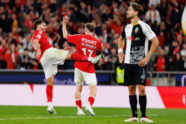 Liga Portekiz maçında SL Benfica ve SC Farense (Maciej Rogowski) takımları arasında Orkun Kokcu ve Kerem Akturkoglu görüldü.)
