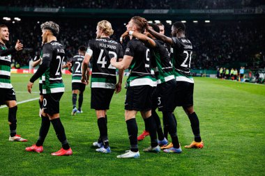 Sporcu Oyuncuları, Estadio Jose Alvalade 'deki (Maciej Rogowski) Sporting CP ve Rio Ave FC takımları arasında oynanan Taca De Portugal maçında gol attıktan sonra kutlama yaparken görüldü.)