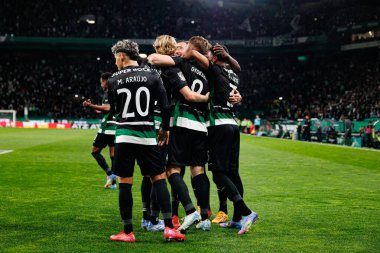 Sporcu Oyuncuları, Estadio Jose Alvalade 'deki (Maciej Rogowski) Sporting CP ve Rio Ave FC takımları arasında oynanan Taca De Portugal maçında gol attıktan sonra kutlama yaparken görüldü.)