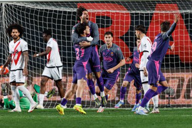 Espanyol 'un oyuncuları LaLiga EA SPORTS maçı sırasında Leandro Cabrera' dan gol üstüne gol atarken Rayo Vallecano ve RCD Espanyol de Barcelona (Maciej Rogowski)