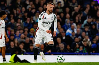 Rafal Augustyniak UEFA Konferans Ligi 'nde Chelsea FC ile Legia Warszawa (Maciej Rogowski) arasındaki çeyrek final maçında görüldü.)