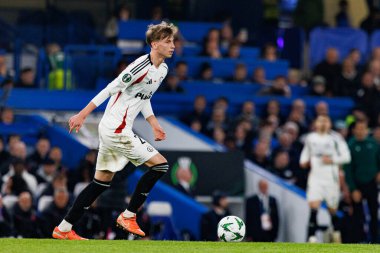 Jan Ziolkowski, UEFA Konferans Ligi 'nde Chelsea FC ile Legia Warszawa (Maciej Rogowski) arasındaki çeyrek final maçında görüldü.)
