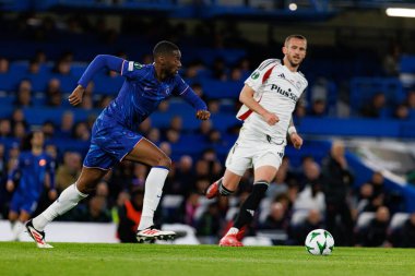 Tosin Adarabioyo, UEFA Konferans Ligi 'nde Chelsea FC ile Legia Warszawa (Maciej Rogowski) arasındaki çeyrek final maçında görüldü.)