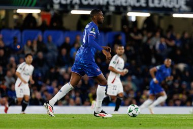 Tosin Adarabioyo, UEFA Konferans Ligi 'nde Chelsea FC ile Legia Warszawa (Maciej Rogowski) arasındaki çeyrek final maçında görüldü.)