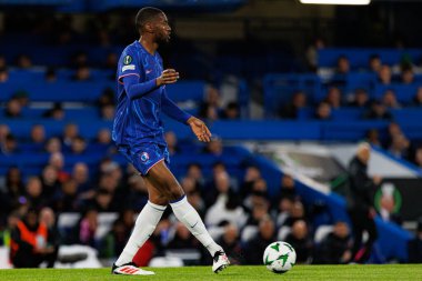 Tosin Adarabioyo, UEFA Konferans Ligi 'nde Chelsea FC ile Legia Warszawa (Maciej Rogowski) arasındaki çeyrek final maçında görüldü.)