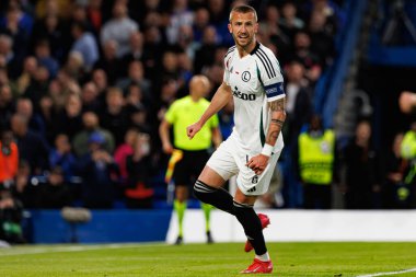 Tomas Pekhart, Chelsea FC ile Legia Warszawa (Maciej Rogowski) arasında oynanan UEFA Konferans Ligi çeyrek final maçında attığı golün ardından kutlama yaparken görüldü.)