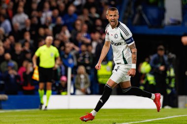 Tomas Pekhart, Chelsea FC ile Legia Warszawa (Maciej Rogowski) arasında oynanan UEFA Konferans Ligi çeyrek final maçında attığı golün ardından kutlama yaparken görüldü.)