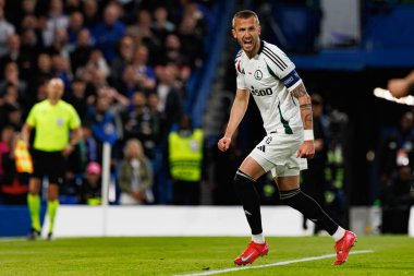 Tomas Pekhart, Chelsea FC ile Legia Warszawa (Maciej Rogowski) arasında oynanan UEFA Konferans Ligi çeyrek final maçında attığı golün ardından kutlama yaparken görüldü.)