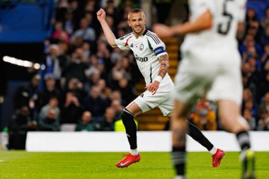 Tomas Pekhart, Chelsea FC ile Legia Warszawa (Maciej Rogowski) arasında oynanan UEFA Konferans Ligi çeyrek final maçında attığı golün ardından kutlama yaparken görüldü.)