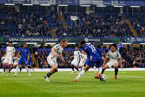 Radovan Pankov, Jadon Sancho ve Ryoya Morishita UEFA Konferans Ligi 'nde Chelsea FC ile Legia Warszawa (Maciej Rogowski)
