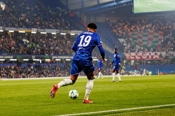 Jadon Sancho, UEFA Konferans Ligi 'nde Chelsea FC ile Legia Warszawa (Maciej Rogowski) arasındaki çeyrek final maçında görüldü.)