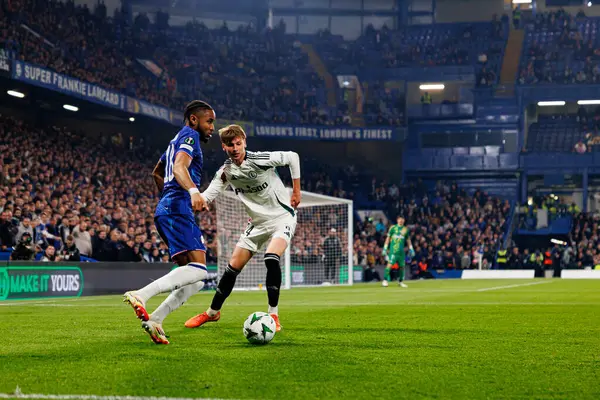 Christopher Nkunku ve Jan Ziolkowski UEFA Konferans Ligi 'nde Chelsea FC ile Legia Warszawa (Maciej Rogowski)