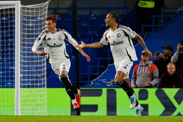 Jan Ziolkowski ve Steven Kapuadi, UEFA Konferans Ligi 'nde Chelsea FC ile Legia Warszawa (Maciej Rogowski)
