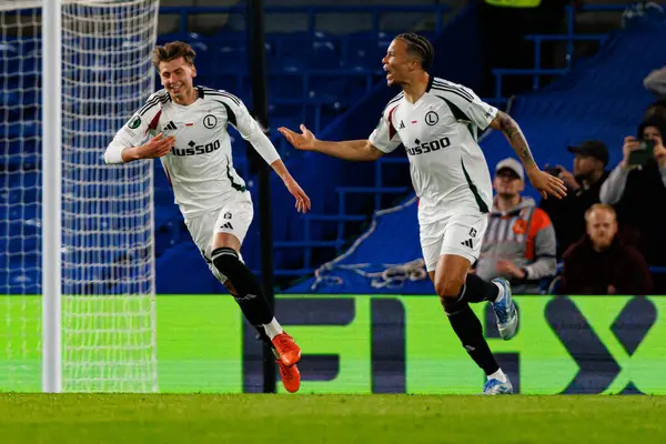 Jan Ziolkowski ve Steven Kapuadi, UEFA Konferans Ligi 'nde Chelsea FC ile Legia Warszawa (Maciej Rogowski)